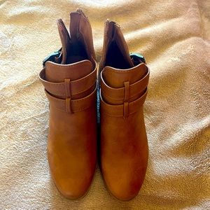 Ankle Top Moda leather ankle boots. Brown in color size 7 1/2.
